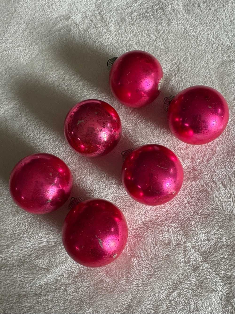 12 Vintage Shiny Brite 2” Christmas Glass Ornaments Red Pink Silver - Picture 8 of 12